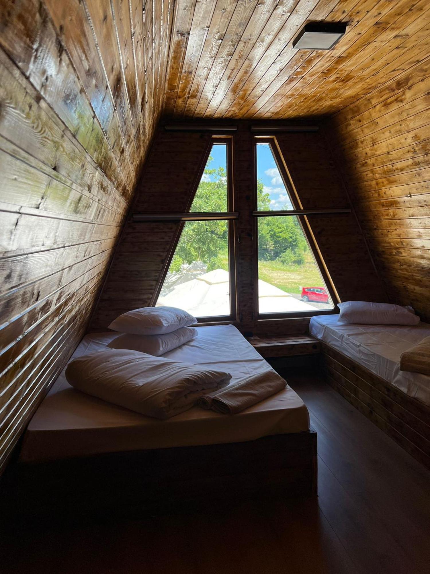 Popas Momaia Hotel Curtea De Arges Bagian luar foto